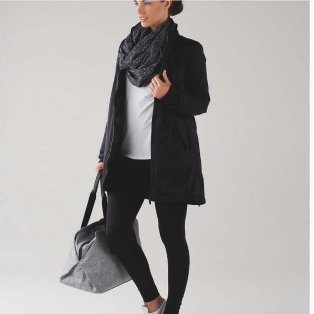 Vinyasana Lululemon wrap with armholes - Picture 3 of 5